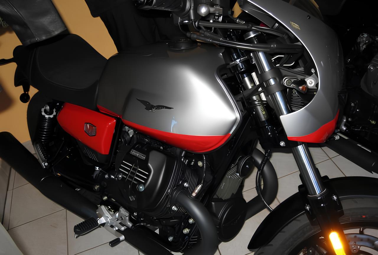 F&T Fahrzeug-Technik GmbH - Ihr Motorradhändler und Motorradwerkstatt in Freital, Dresden, Sachsen und deutschlandweit - V7 Stone IV Corsa